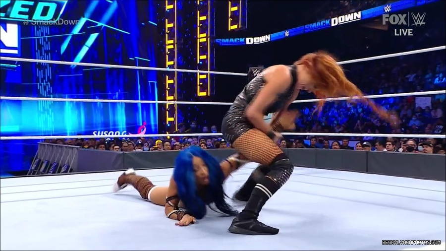 WWE_Supersized_SmackDown_2021_10_15_720p_HDTV_x264-NWCHD_mp4_005332805.jpg
