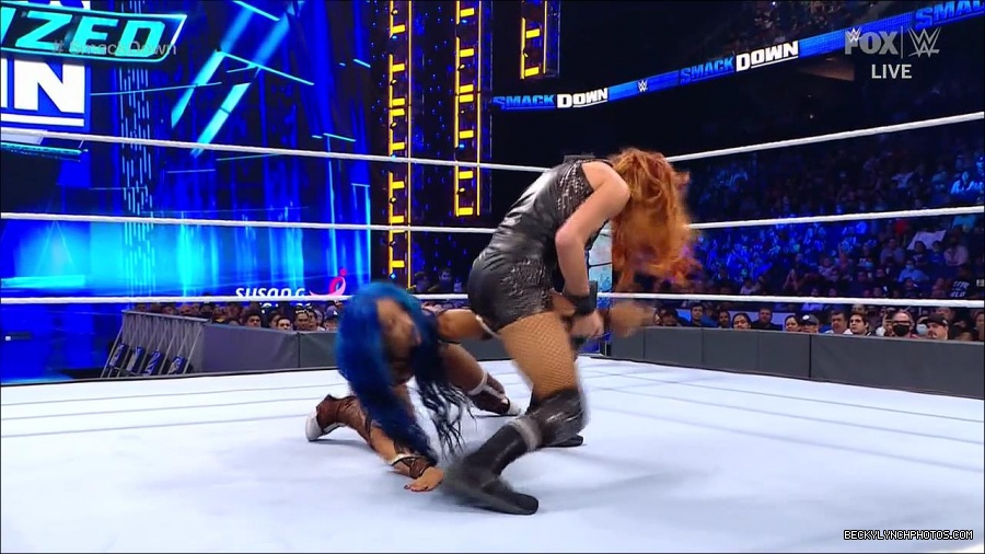 WWE_Supersized_SmackDown_2021_10_15_720p_HDTV_x264-NWCHD_mp4_005333405.jpg