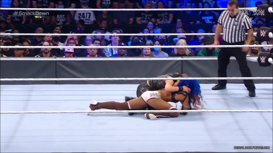WWE_Supersized_SmackDown_2021_10_15_720p_HDTV_x264-NWCHD_mp4_005335808.jpg