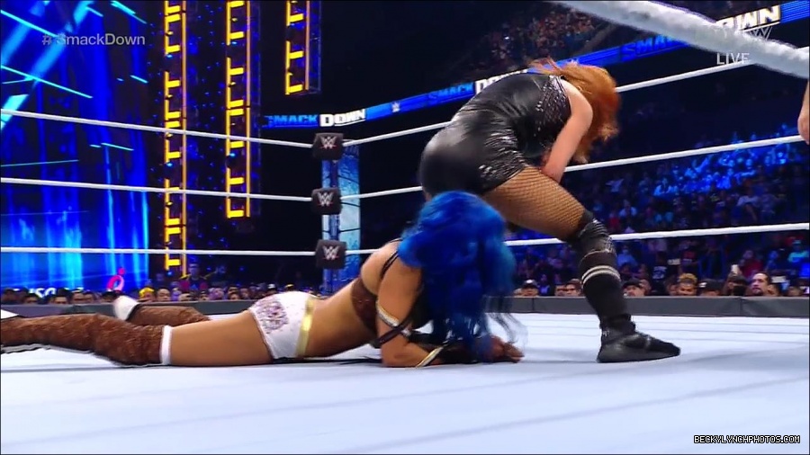 WWE_Supersized_SmackDown_2021_10_15_720p_HDTV_x264-NWCHD_mp4_005338210.jpg