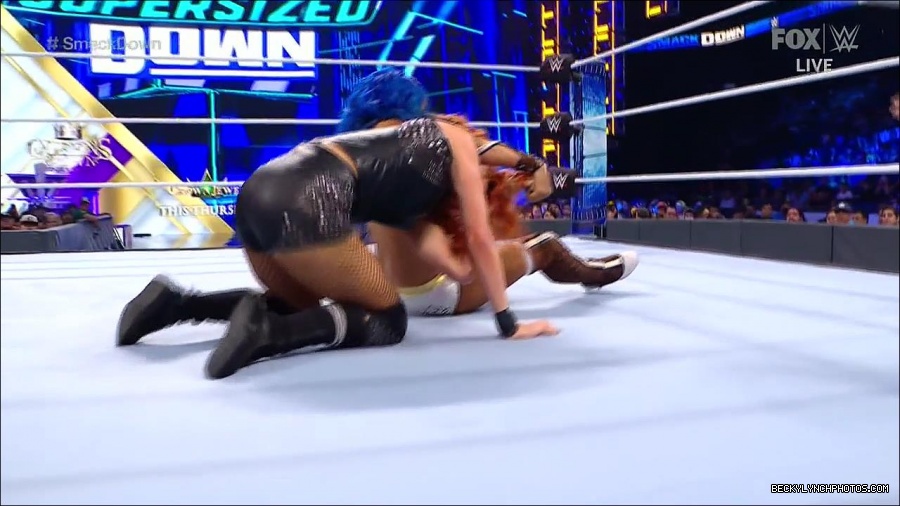 WWE_Supersized_SmackDown_2021_10_15_720p_HDTV_x264-NWCHD_mp4_005341814.jpg