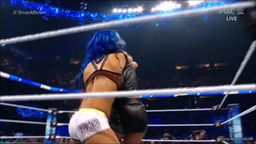 WWE_Supersized_SmackDown_2021_10_15_720p_HDTV_x264-NWCHD_mp4_005351423.jpg