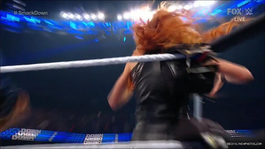 WWE_Supersized_SmackDown_2021_10_15_720p_HDTV_x264-NWCHD_mp4_005352024.jpg