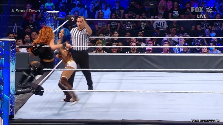 WWE_Supersized_SmackDown_2021_10_15_720p_HDTV_x264-NWCHD_mp4_005360432.jpg