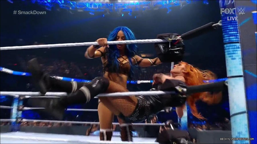 WWE_Supersized_SmackDown_2021_10_15_720p_HDTV_x264-NWCHD_mp4_005361633.jpg