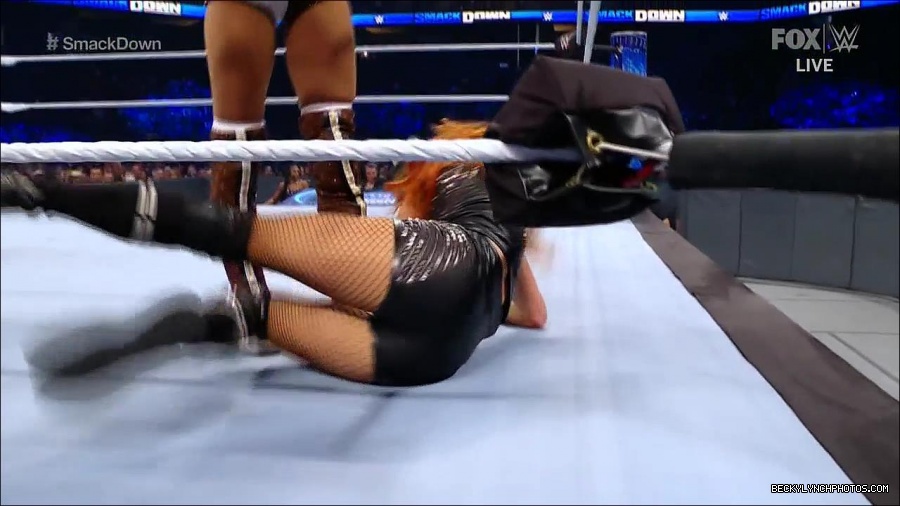 WWE_Supersized_SmackDown_2021_10_15_720p_HDTV_x264-NWCHD_mp4_005364036.jpg