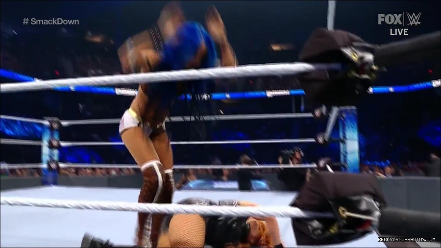 WWE_Supersized_SmackDown_2021_10_15_720p_HDTV_x264-NWCHD_mp4_005364636.jpg