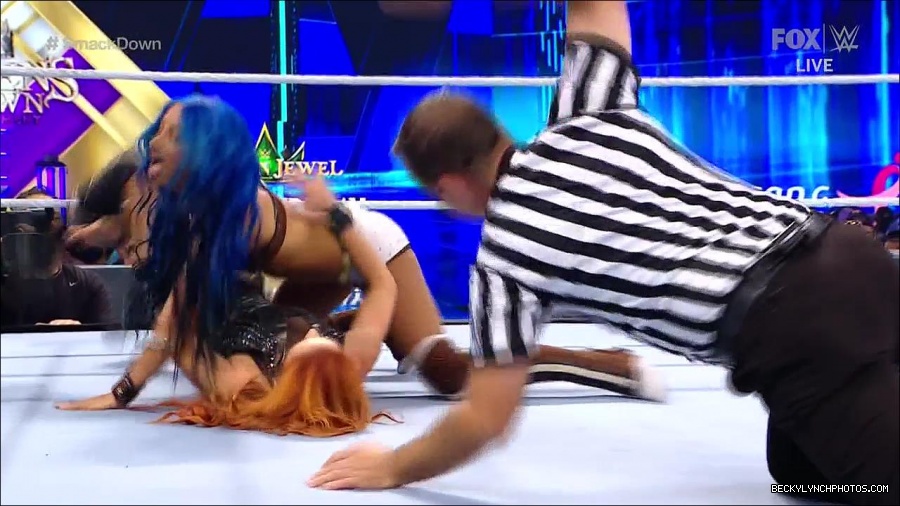 WWE_Supersized_SmackDown_2021_10_15_720p_HDTV_x264-NWCHD_mp4_005367039.jpg