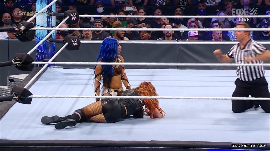 WWE_Supersized_SmackDown_2021_10_15_720p_HDTV_x264-NWCHD_mp4_005368841.jpg