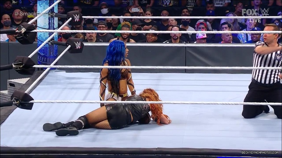 WWE_Supersized_SmackDown_2021_10_15_720p_HDTV_x264-NWCHD_mp4_005369441.jpg