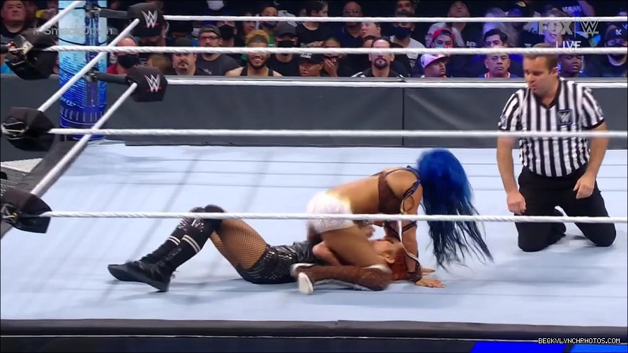 WWE_Supersized_SmackDown_2021_10_15_720p_HDTV_x264-NWCHD_mp4_005373045.jpg