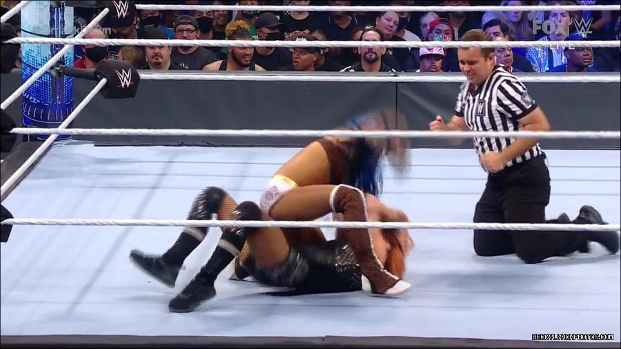 WWE_Supersized_SmackDown_2021_10_15_720p_HDTV_x264-NWCHD_mp4_005375447.jpg
