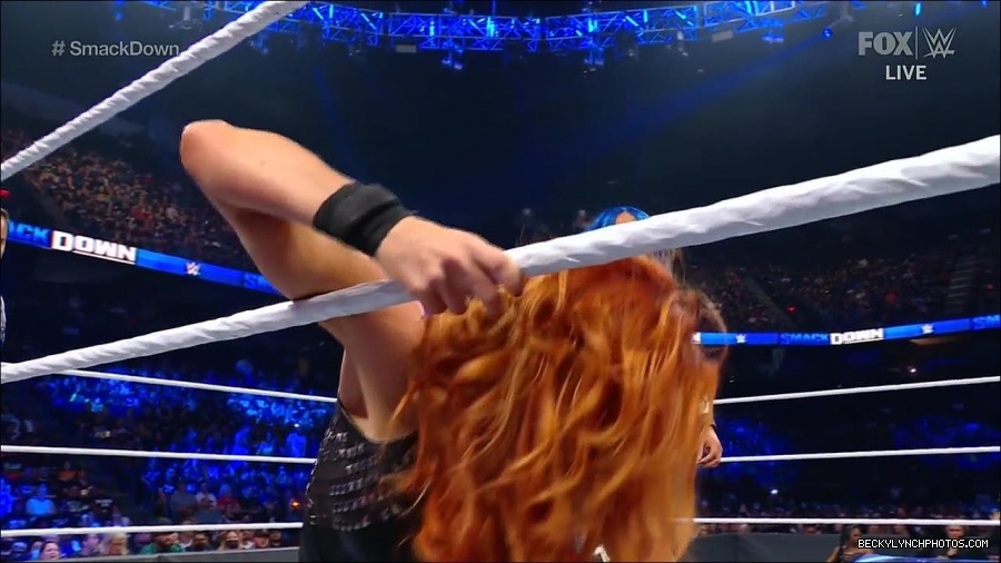 WWE_Supersized_SmackDown_2021_10_15_720p_HDTV_x264-NWCHD_mp4_005383856.jpg