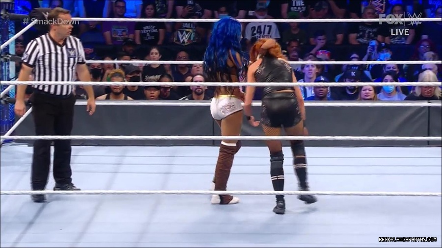 WWE_Supersized_SmackDown_2021_10_15_720p_HDTV_x264-NWCHD_mp4_005388660.jpg