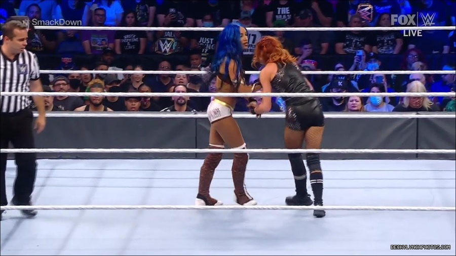 WWE_Supersized_SmackDown_2021_10_15_720p_HDTV_x264-NWCHD_mp4_005389261.jpg