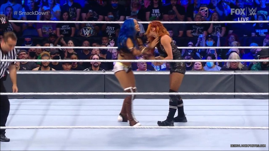 WWE_Supersized_SmackDown_2021_10_15_720p_HDTV_x264-NWCHD_mp4_005389862.jpg