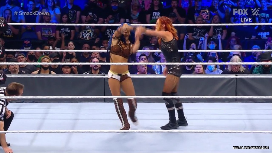 WWE_Supersized_SmackDown_2021_10_15_720p_HDTV_x264-NWCHD_mp4_005390462.jpg