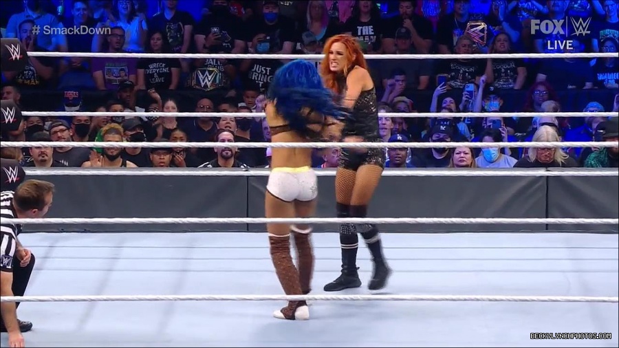 WWE_Supersized_SmackDown_2021_10_15_720p_HDTV_x264-NWCHD_mp4_005391063.jpg