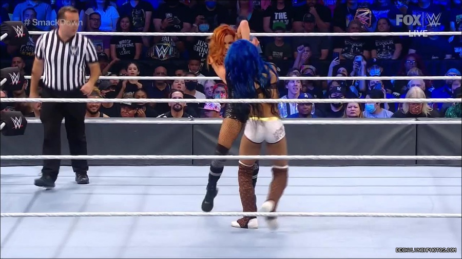 WWE_Supersized_SmackDown_2021_10_15_720p_HDTV_x264-NWCHD_mp4_005393465.jpg