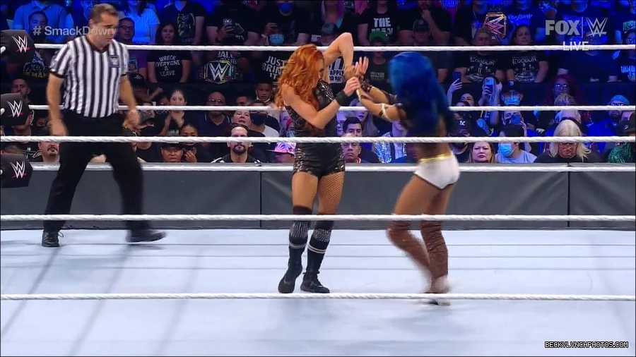 WWE_Supersized_SmackDown_2021_10_15_720p_HDTV_x264-NWCHD_mp4_005394066.jpg