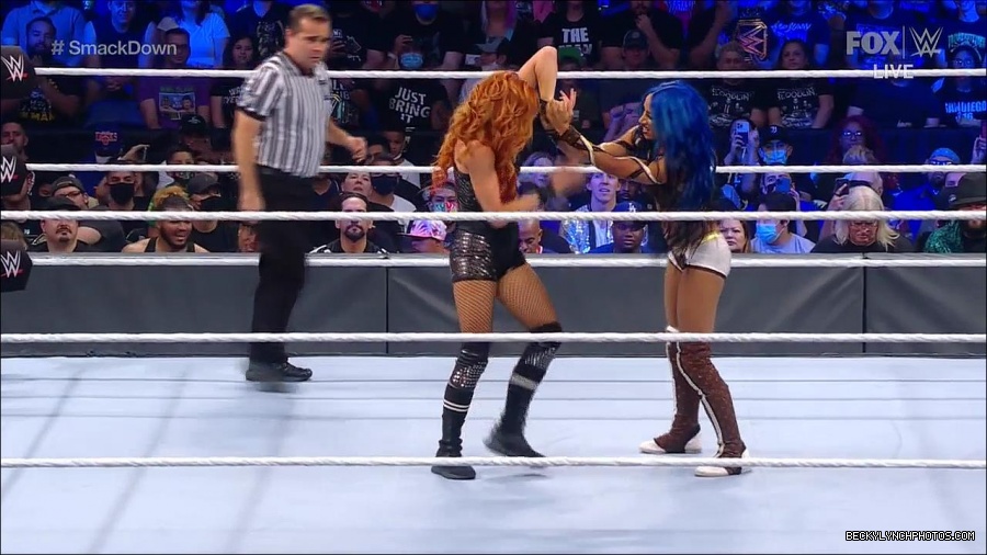 WWE_Supersized_SmackDown_2021_10_15_720p_HDTV_x264-NWCHD_mp4_005394666.jpg