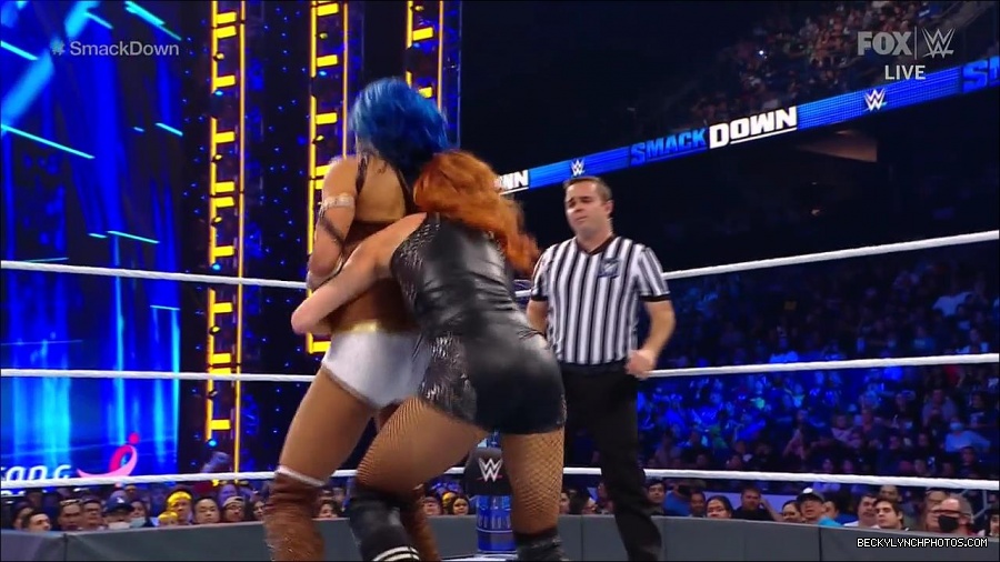 WWE_Supersized_SmackDown_2021_10_15_720p_HDTV_x264-NWCHD_mp4_005396468.jpg