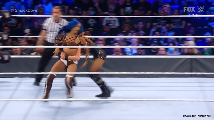WWE_Supersized_SmackDown_2021_10_15_720p_HDTV_x264-NWCHD_mp4_005397069.jpg