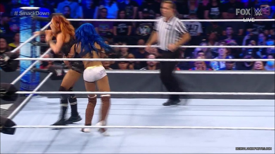 WWE_Supersized_SmackDown_2021_10_15_720p_HDTV_x264-NWCHD_mp4_005397669.jpg