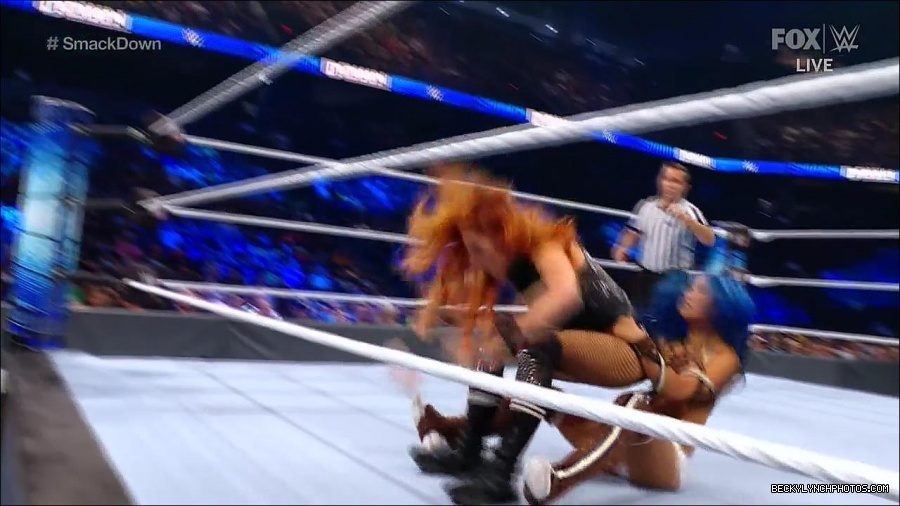 WWE_Supersized_SmackDown_2021_10_15_720p_HDTV_x264-NWCHD_mp4_005398871.jpg
