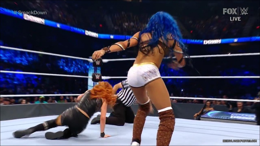WWE_Supersized_SmackDown_2021_10_15_720p_HDTV_x264-NWCHD_mp4_005401874.jpg