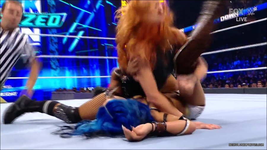 WWE_Supersized_SmackDown_2021_10_15_720p_HDTV_x264-NWCHD_mp4_005417489.jpg