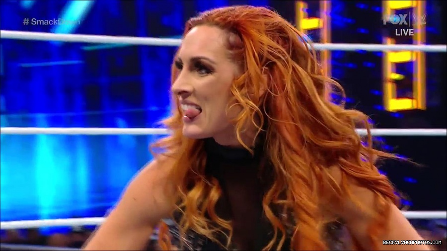 WWE_Supersized_SmackDown_2021_10_15_720p_HDTV_x264-NWCHD_mp4_005425297.jpg