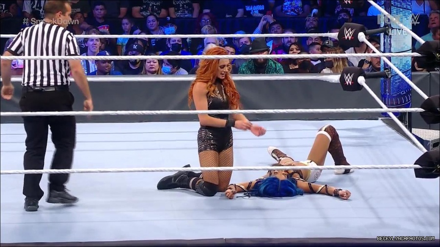 WWE_Supersized_SmackDown_2021_10_15_720p_HDTV_x264-NWCHD_mp4_005428300.jpg