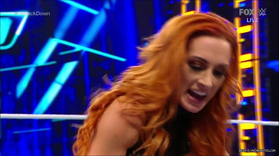 WWE_Supersized_SmackDown_2021_10_15_720p_HDTV_x264-NWCHD_mp4_005432504.jpg