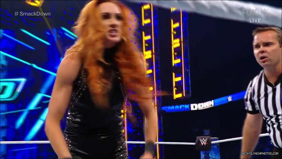 WWE_Supersized_SmackDown_2021_10_15_720p_HDTV_x264-NWCHD_mp4_005433705.jpg