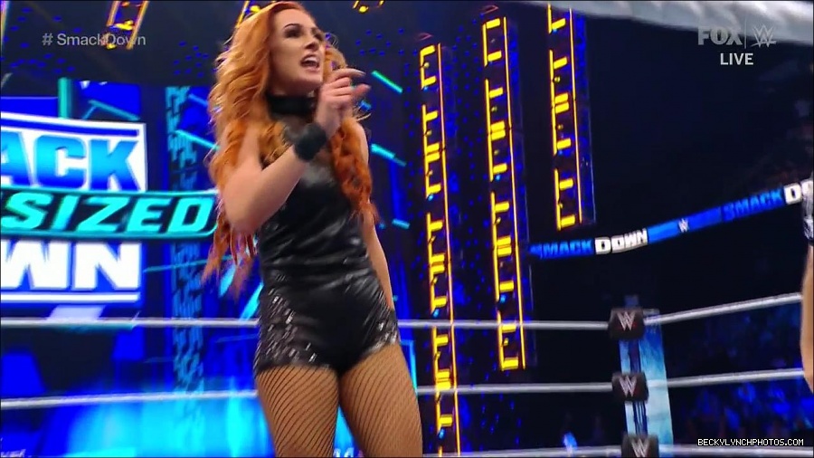 WWE_Supersized_SmackDown_2021_10_15_720p_HDTV_x264-NWCHD_mp4_005434306.jpg