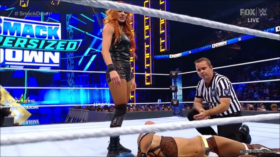 WWE_Supersized_SmackDown_2021_10_15_720p_HDTV_x264-NWCHD_mp4_005436108.jpg