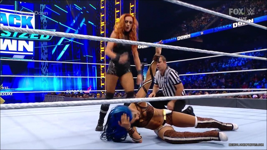 WWE_Supersized_SmackDown_2021_10_15_720p_HDTV_x264-NWCHD_mp4_005437910.jpg