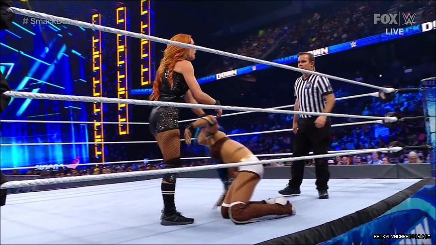 WWE_Supersized_SmackDown_2021_10_15_720p_HDTV_x264-NWCHD_mp4_005442714.jpg