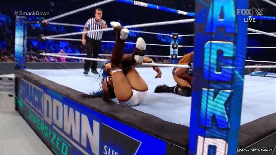 WWE_Supersized_SmackDown_2021_10_15_720p_HDTV_x264-NWCHD_mp4_005485357.jpg