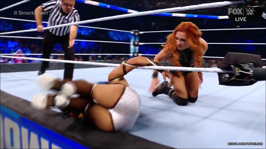 WWE_Supersized_SmackDown_2021_10_15_720p_HDTV_x264-NWCHD_mp4_005486558.jpg
