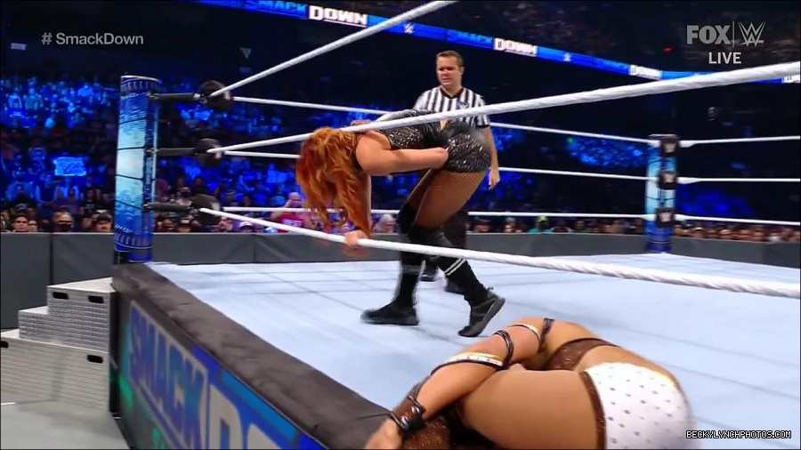 WWE_Supersized_SmackDown_2021_10_15_720p_HDTV_x264-NWCHD_mp4_005489561.jpg