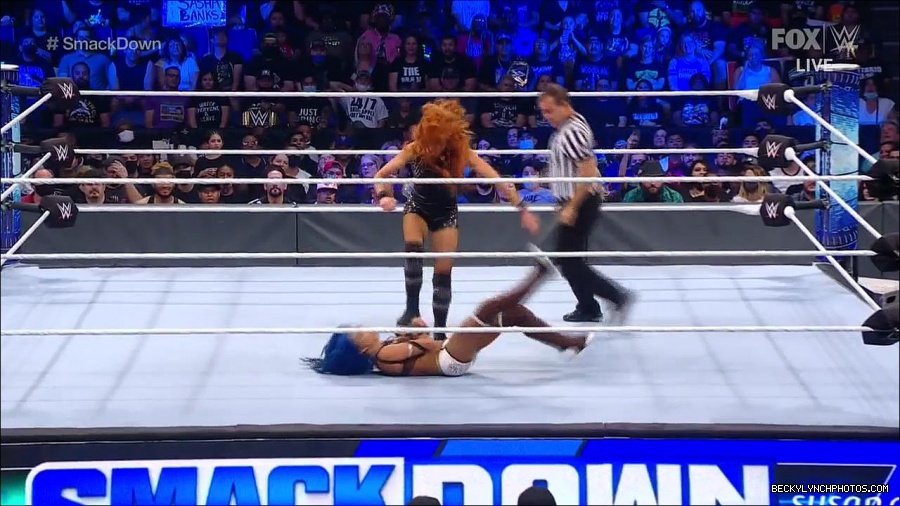 WWE_Supersized_SmackDown_2021_10_15_720p_HDTV_x264-NWCHD_mp4_005535807.jpg
