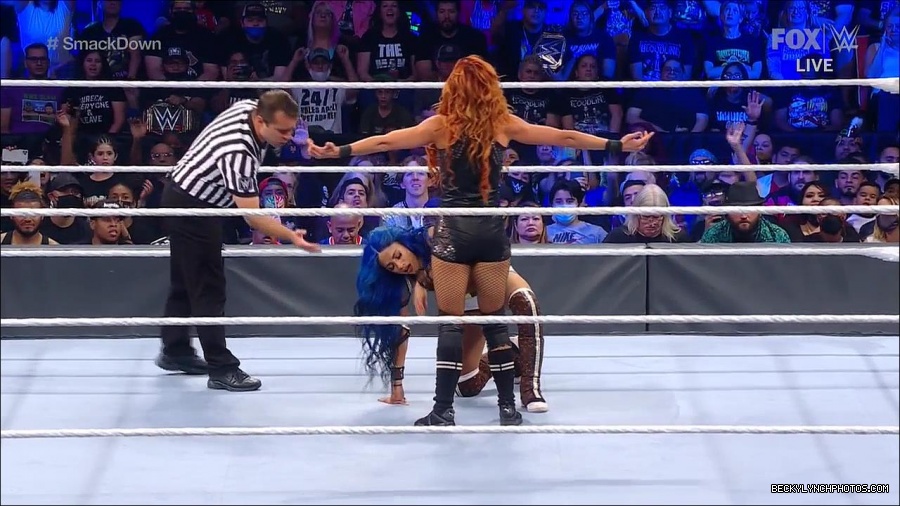WWE_Supersized_SmackDown_2021_10_15_720p_HDTV_x264-NWCHD_mp4_005552624.jpg