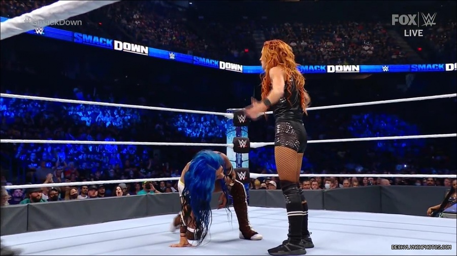 WWE_Supersized_SmackDown_2021_10_15_720p_HDTV_x264-NWCHD_mp4_005555627.jpg