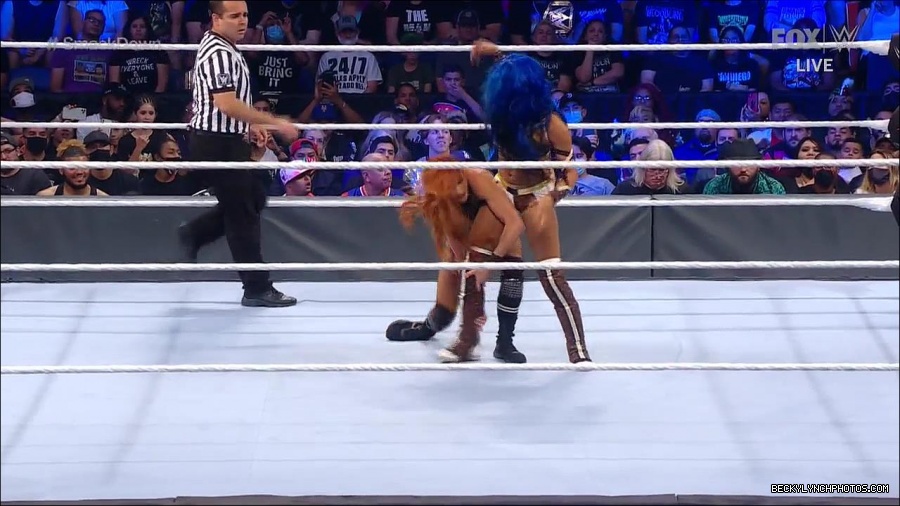 WWE_Supersized_SmackDown_2021_10_15_720p_HDTV_x264-NWCHD_mp4_005564636.jpg