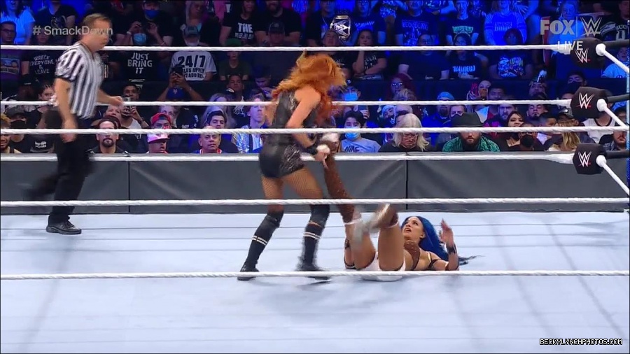 WWE_Supersized_SmackDown_2021_10_15_720p_HDTV_x264-NWCHD_mp4_005567639.jpg