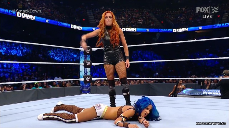 WWE_Supersized_SmackDown_2021_10_15_720p_HDTV_x264-NWCHD_mp4_005600672.jpg