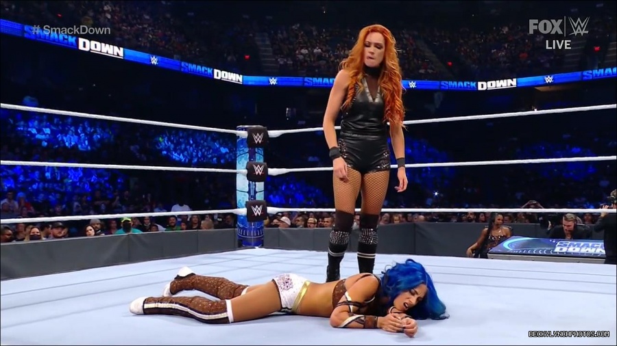 WWE_Supersized_SmackDown_2021_10_15_720p_HDTV_x264-NWCHD_mp4_005601873.jpg