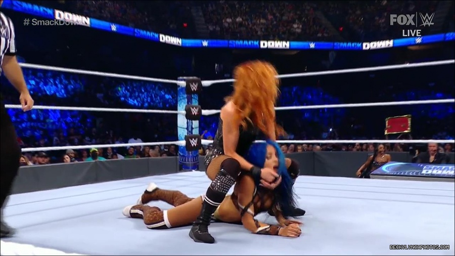 WWE_Supersized_SmackDown_2021_10_15_720p_HDTV_x264-NWCHD_mp4_005603075.jpg